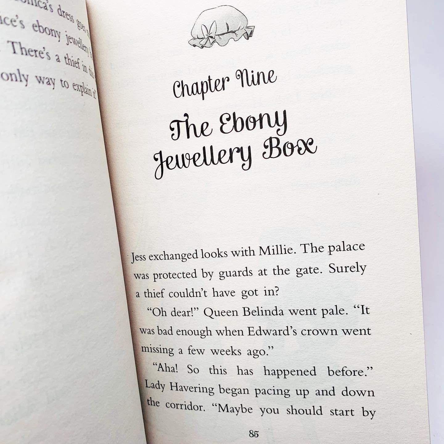 Tiara Friends: The Secret of the Silk Dress