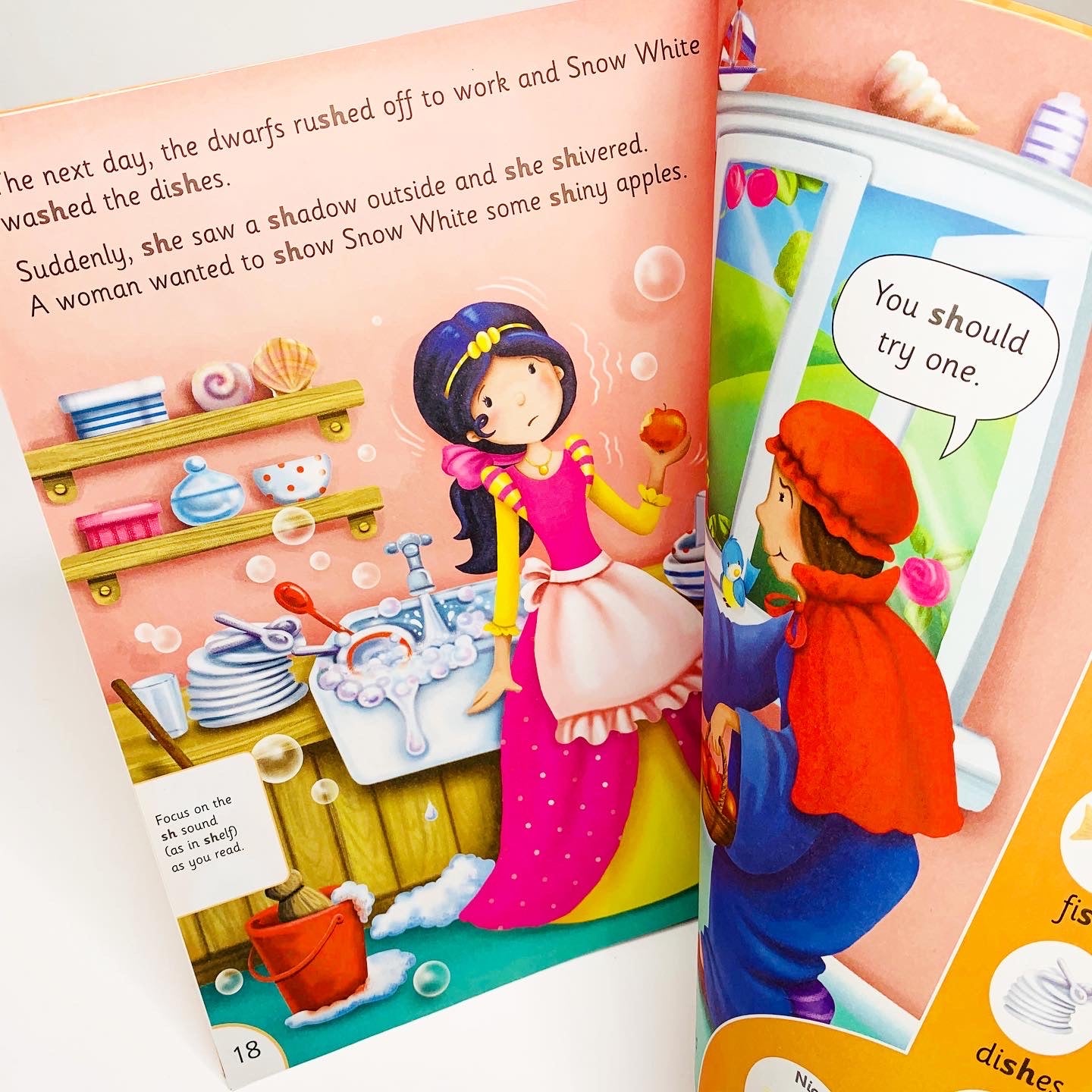 Snow White and the Seven Dwarfs (Phonic Readers: Level 2)