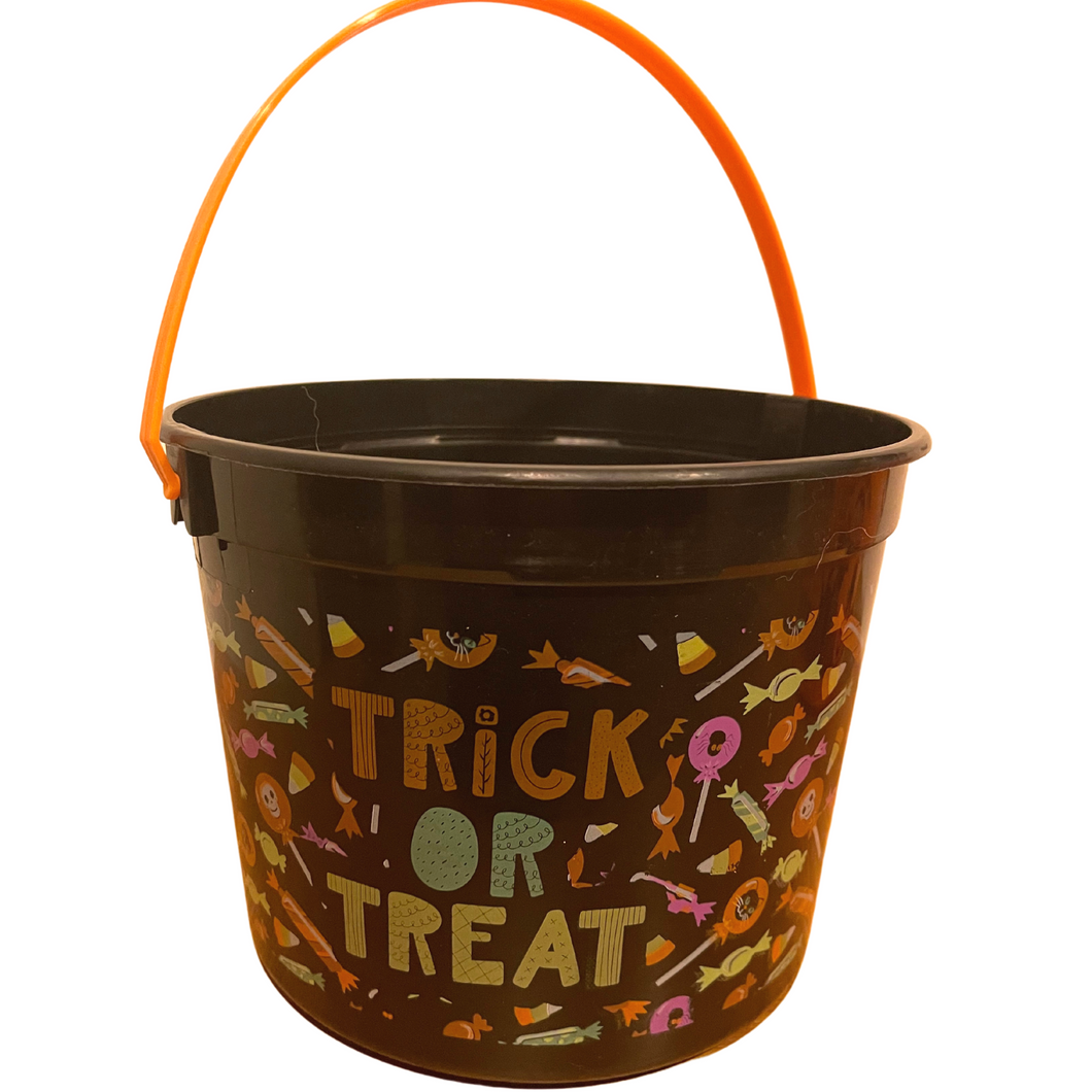 Printed Plastic Halloween Treat Pails: Spooky Sweets!